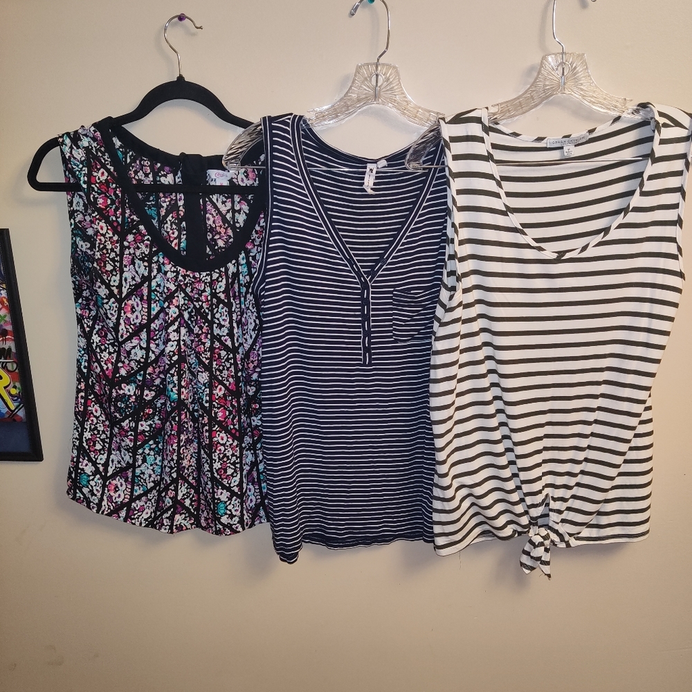 Bundle of 3 tank tops medium